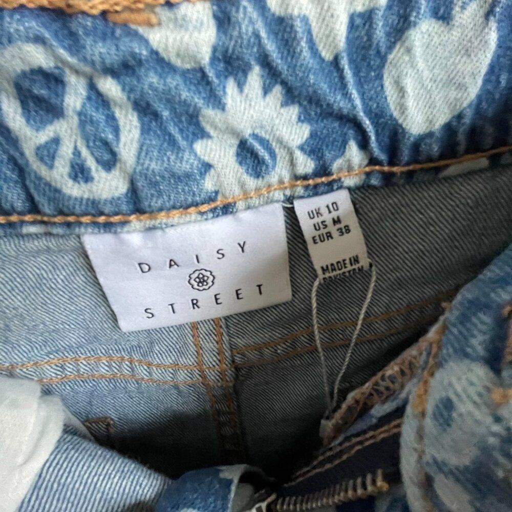 Daisy Street Women's High Rise Mom Jeans in Size Medium